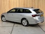 Skoda Octavia Combi 1.0 TSI Business Edition Apple CarPlay/Android Auto | Cruise & climate control | Elektrisch bedienbare achterklep | LED verlichting | Sfeerverlichting | Parkeersensoren voor en achter | Trekhaak