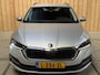 Skoda Octavia Combi 1.0 TSI Business Edition Apple CarPlay/Android Auto | Cruise & climate control | Elektrisch bedienbare achterklep | LED verlichting | Sfeerverlichting | Parkeersensoren voor en achter | Trekhaak