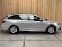 Skoda Octavia Combi 1.0 TSI Business Edition Apple CarPlay/Android Auto | Cruise & climate control | Elektrisch bedienbare achterklep | LED verlichting | Sfeerverlichting | Parkeersensoren voor en achter | Trekhaak