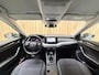 Skoda Octavia Combi 1.0 TSI Business Edition Apple CarPlay/Android Auto | Cruise & climate control | Elektrisch bedienbare achterklep | LED verlichting | Sfeerverlichting | Parkeersensoren voor en achter | Trekhaak