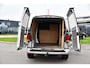 Volkswagen Transporter 2.0 TDI L2H1 28 Bulli Virtual, Camera, Carplay, Adaptieve Cruise, Automaat, 150pk, Sensoren, Leder, Multimedia, Trekhaak, Uniek!