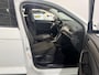 Volkswagen T-Roc 110PK TSI Style | Trekhaak 1300KG Trekgewicht | Navigatie | Cruise Control Adaptief | Climate Control | Camera | Parkeersensoren | Lichtmetalen Velgen | Armsteun |