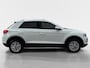 Volkswagen T-Roc 110PK TSI Style | Trekhaak 1300KG Trekgewicht | Navigatie | Cruise Control Adaptief | Climate Control | Camera | Parkeersensoren | Lichtmetalen Velgen | Armsteun |