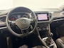 Volkswagen T-Roc 110PK TSI Style | Trekhaak 1300KG Trekgewicht | Navigatie | Cruise Control Adaptief | Climate Control | Camera | Parkeersensoren | Lichtmetalen Velgen | Armsteun |