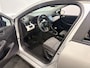 Renault Clio 90PK TCe Evolution | 1ste Eigenaar | Trekhaak 900KG Trekgewicht | Navigatie | Apple Carplay/Android Auto | Parkeersensoren | LED Lampen | Lichtmetalen Velgen | Licht & Regen Sensor |