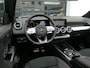 Mercedes-Benz EQB 300 4MATIC AMG Line 7p. 67 kWh | Panoramadak | Full LED | Sfeerverlichting | Elektrische achterklep | Achteruitrijcamera | Dodehoek detectie | ACC | Dealer onderhouden | 1e eigenaar