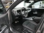 Mercedes-Benz EQB 300 4MATIC AMG Line 7p. 67 kWh | Panoramadak | Full LED | Sfeerverlichting | Elektrische achterklep | Achteruitrijcamera | Dodehoek detectie | ACC | Dealer onderhouden | 1e eigenaar