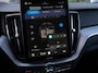 Volvo XC60 2.0 T6 Plug-in hybrid AWD Plus Black Edition | Pano | SOH 99% | Surround View | Trekhaak | BTW