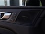 Volvo XC60 2.0 T6 Plug-in hybrid AWD Plus Black Edition | Pano | SOH 99% | Surround View | Trekhaak | BTW