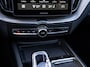 Volvo XC60 2.0 T6 Plug-in hybrid AWD Plus Black Edition | Pano | SOH 99% | Surround View | Trekhaak | BTW