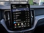 Volvo XC60 2.0 T6 Plug-in hybrid AWD Plus Black Edition | Pano | SOH 99% | Surround View | Trekhaak | BTW