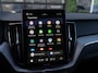 Volvo XC60 2.0 T6 Plug-in hybrid AWD Plus Black Edition | Pano | SOH 99% | Surround View | Trekhaak | BTW