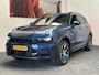 Lynk & Co 01 1.5 6.6kW FACELIFT ZWARTE HEMEL 360 CAMERA ADAPTIVE CRUISE CONTROL PANORAMA SCHUIF/KANTELDAK APPLE CARPLAY/ANDROID RIJSTROOKSENSOREN ZEER MOOI !!