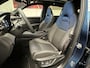 Lynk & Co 01 1.5 6.6kW FACELIFT ZWARTE HEMEL 360 CAMERA ADAPTIVE CRUISE CONTROL PANORAMA SCHUIF/KANTELDAK APPLE CARPLAY/ANDROID RIJSTROOKSENSOREN ZEER MOOI !!