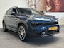 Lynk & Co 01 1.5 6.6kW FACELIFT ZWARTE HEMEL 360 CAMERA ADAPTIVE CRUISE CONTROL PANORAMA SCHUIF/KANTELDAK APPLE CARPLAY/ANDROID RIJSTROOKSENSOREN ZEER MOOI !!