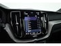 Volvo XC60 2.0 B4 R-Design | Pano | Trekhaak | 360Cam | H&K audio | Memory stoel |
