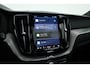 Volvo XC60 2.0 B4 R-Design | Pano | Trekhaak | 360Cam | H&K audio | Memory stoel |