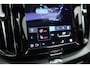 Volvo XC60 2.0 B4 R-Design | Pano | Trekhaak | 360Cam | H&K audio | Memory stoel |