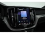 Volvo XC60 2.0 B4 R-Design | Pano | Trekhaak | 360Cam | H&K audio | Memory stoel |