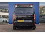 Ford Transit Custom 320 2.5 PHEV L2H1 Limited Black Platinum Dubbel Cabine | DEMO-DEAL | 360 camera | Leder | Cruise adaptief | Dubbele zijschuifdeur | Stoel/stuur/voorruit verwarming | Apple Carplay/Android Auto | 17 inch lichtmetalen velgen (Carbonised Grey) | 8-weg verstelbare bestuurdersstoel incl. lendensteun en verstelbare armsteunen | Achteruitrijcamera