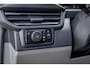 Ford Transit Custom 320 2.5 PHEV L2H1 Limited Black Platinum Dubbel Cabine | DEMO-DEAL | 360 camera | Leder | Cruise adaptief | Dubbele zijschuifdeur | Stoel/stuur/voorruit verwarming | Apple Carplay/Android Auto | 17 inch lichtmetalen velgen (Carbonised Grey) | 8-weg verstelbare bestuurdersstoel incl. lendensteun en verstelbare armsteunen | Achteruitrijcamera