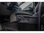 Ford Transit Custom 320 2.5 PHEV L2H1 Limited Black Platinum Dubbel Cabine | DEMO-DEAL | 360 camera | Leder | Cruise adaptief | Dubbele zijschuifdeur | Stoel/stuur/voorruit verwarming | Apple Carplay/Android Auto | 17 inch lichtmetalen velgen (Carbonised Grey) | 8-weg verstelbare bestuurdersstoel incl. lendensteun en verstelbare armsteunen | Achteruitrijcamera
