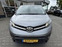Toyota ProAce Electric LONG EXTRA RANGE DYNAMIC 75KWH 8-PERSOONS ROLSTOELAUTO VERLAAGD-INBOUW-OPRIJPLAAT 2x SCHUIFDEUR
