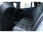 Volvo V60 T8 Plug-in hybrid AWD Ultra Dark | Panoramadak | Trekhaak | 360 graden camera | Head-up display | Verwarmbare voorstoelen, achterbank en stuurwiel | Premium audio by Harman Kardon
