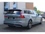 Volvo V60 T8 Plug-in hybrid AWD Ultra Dark | Panoramadak | Trekhaak | 360 graden camera | Head-up display | Verwarmbare voorstoelen, achterbank en stuurwiel | Premium audio by Harman Kardon