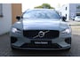Volvo V60 T8 Plug-in hybrid AWD Ultra Dark | Panoramadak | Trekhaak | 360 graden camera | Head-up display | Verwarmbare voorstoelen, achterbank en stuurwiel | Premium audio by Harman Kardon