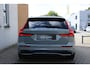 Volvo V60 T8 Plug-in hybrid AWD Ultra Dark | Panoramadak | Trekhaak | 360 graden camera | Head-up display | Verwarmbare voorstoelen, achterbank en stuurwiel | Premium audio by Harman Kardon