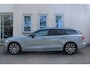 Volvo V60 T8 Plug-in hybrid AWD Ultra Dark | Panoramadak | Trekhaak | 360 graden camera | Head-up display | Verwarmbare voorstoelen, achterbank en stuurwiel | Premium audio by Harman Kardon