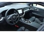 Volvo V60 T8 Plug-in hybrid AWD Ultra Dark | Panoramadak | Trekhaak | 360 graden camera | Head-up display | Verwarmbare voorstoelen, achterbank en stuurwiel | Premium audio by Harman Kardon