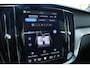 Volvo V60 T8 Plug-in hybrid AWD Ultra Dark | Panoramadak | Trekhaak | 360 graden camera | Head-up display | Verwarmbare voorstoelen, achterbank en stuurwiel | Premium audio by Harman Kardon