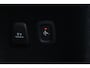 Volvo V60 T8 Plug-in hybrid AWD Ultra Dark | Panoramadak | Trekhaak | 360 graden camera | Head-up display | Verwarmbare voorstoelen, achterbank en stuurwiel | Premium audio by Harman Kardon