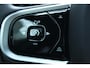Volvo V60 T8 Plug-in hybrid AWD Ultra Dark | Panoramadak | Trekhaak | 360 graden camera | Head-up display | Verwarmbare voorstoelen, achterbank en stuurwiel | Premium audio by Harman Kardon