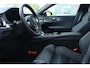 Volvo V60 T8 Plug-in hybrid AWD Ultra Dark | Panoramadak | Trekhaak | 360 graden camera | Head-up display | Verwarmbare voorstoelen, achterbank en stuurwiel | Premium audio by Harman Kardon