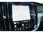 Volvo V60 T8 Plug-in hybrid AWD Ultra Dark | Panoramadak | Trekhaak | 360 graden camera | Head-up display | Verwarmbare voorstoelen, achterbank en stuurwiel | Premium audio by Harman Kardon