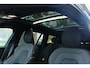 Volvo V60 T8 Plug-in hybrid AWD Ultra Dark | Panoramadak | Trekhaak | 360 graden camera | Head-up display | Verwarmbare voorstoelen, achterbank en stuurwiel | Premium audio by Harman Kardon