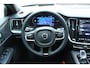 Volvo V60 T8 Plug-in hybrid AWD Ultra Dark | Panoramadak | Trekhaak | 360 graden camera | Head-up display | Verwarmbare voorstoelen, achterbank en stuurwiel | Premium audio by Harman Kardon