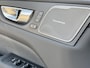 Volvo XC60 2.0 T6 Plug-in hybrid AWD Ultra Black Edition / Luchtvering/ Head up display/ 360 camera /Panorama dak / Trekhaak/ Harman & Kardon / Stoelverwarming /