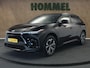 Toyota BZ4X Dynamic 71 kWh - SOH 100% !!!- ORIGINEEL NEDERLANDSE AUTO - VASTE TREKHAAK - TREKGEWICHT 750 KG - PARKEERSENSOREN VOOR/ ACHTER - 3 FASE - DRAADLOZE TELEFOONLADER - ELEKTRISCHE ACHTERKLEP - STUUR EN STOELVERWARMING - ELEKTRISCH VERSTELBARE BESTUURDERSSTOEL
