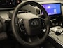 Toyota BZ4X Dynamic 71 kWh - SOH 100% !!!- ORIGINEEL NEDERLANDSE AUTO - VASTE TREKHAAK - TREKGEWICHT 750 KG - PARKEERSENSOREN VOOR/ ACHTER - 3 FASE - DRAADLOZE TELEFOONLADER - ELEKTRISCHE ACHTERKLEP - STUUR EN STOELVERWARMING - ELEKTRISCH VERSTELBARE BESTUURDERSSTOEL