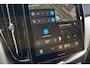 Volvo XC60 2.0 T6 Plug-in hybrid AWD Essential | Denim Blue metallic | Cardamom Nordico bekleding | 19 inch lichtmetalen velgen met all season banden | Adaptieve Cruise Control | Park Assist voor & achter met camera | Stoel- & stuurwielverwarming