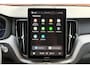 Volvo XC60 2.0 T6 Plug-in hybrid AWD Essential | Denim Blue metallic | Cardamom Nordico bekleding | 19 inch lichtmetalen velgen met all season banden | Adaptieve Cruise Control | Park Assist voor & achter met camera | Stoel- & stuurwielverwarming