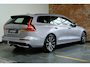 Volvo V60 T8 Plug-in hybrid AWD Plus Dark | 360° Parkeercamera | Semi-Electrische Wegklapbare Trekhaak | Stoelverwarming | Stuurwielverwarming | Google infotainment | Parkeersensoren voor + achter | Lederen bekleding