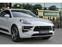 Porsche Macan 2.0 SportDesign Krijt Pano Luchtvering 18-weg NL-auto
