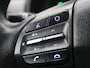Hyundai Kona Electric EV Premium 64 kWh / Navigatie/ Warmtepomp / 3-Fase / Lederen bekleding / SoH 99,4% / Trekhaak / Lederen bekleding / 481 km WLTP/