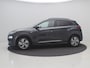 Hyundai Kona Electric EV Premium 64 kWh / Navigatie/ Warmtepomp / 3-Fase / Lederen bekleding / SoH 99,4% / Trekhaak / Lederen bekleding / 481 km WLTP/