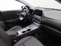 Hyundai Kona Electric EV Premium 64 kWh / Navigatie/ Warmtepomp / 3-Fase / Lederen bekleding / SoH 99,4% / Trekhaak / Lederen bekleding / 481 km WLTP/